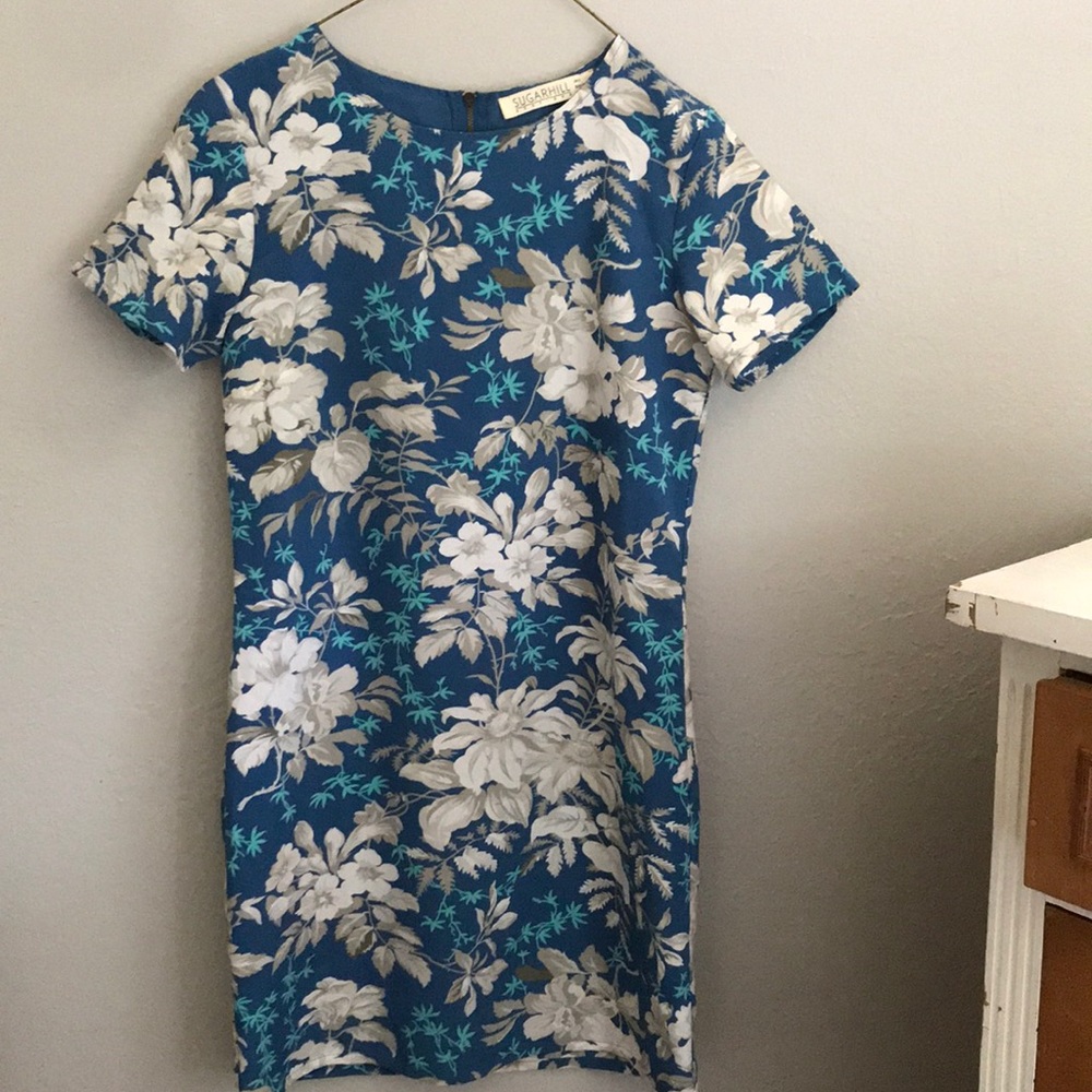 Floral print dress with sleeves